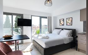 Velvet Luxury Studios Near The City Center By Binobi!